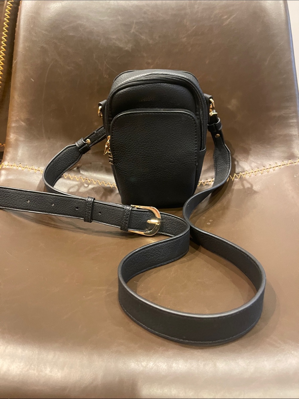 Women's Black  Crossbody  - Minimalist Everyday Style